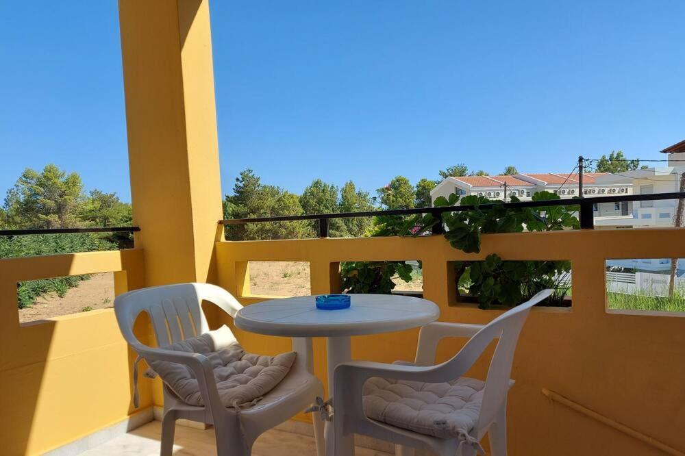 Menelaos Apartments Daratsos Exteriör bild