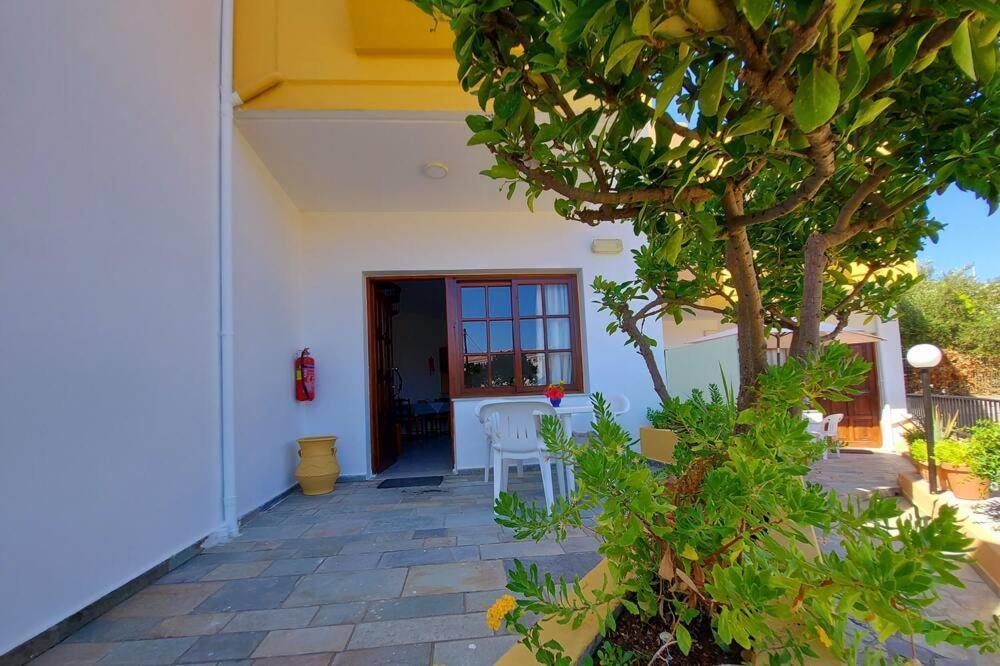 Menelaos Apartments Daratsos Exteriör bild