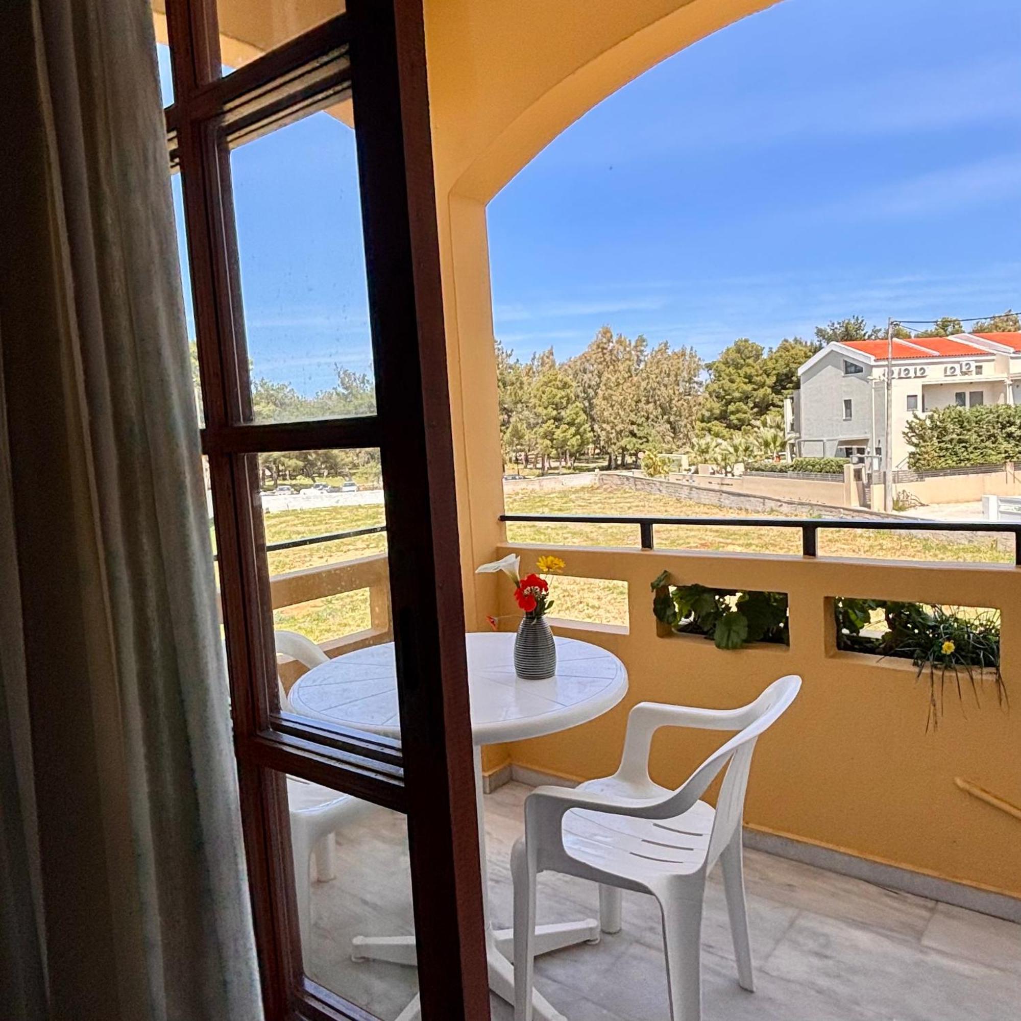 Menelaos Apartments Daratsos Exteriör bild